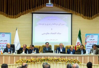 بودجه کشور بر اساس فروش روزانه ۳۰۰ هزار بشکه نفت بسته شده است