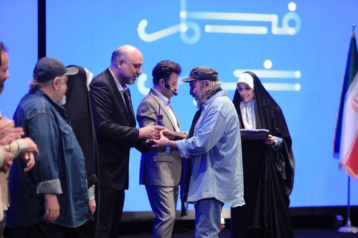 شبی برای تقدیر از جمشید هاشم پور و اجرای رضا یزدانی برای تهران