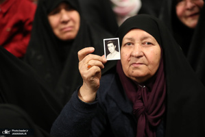 دیدار جمعی از خانواده‌های شهدای دفاع مقدس و مدافع حرم با رهبر معظم انقلاب