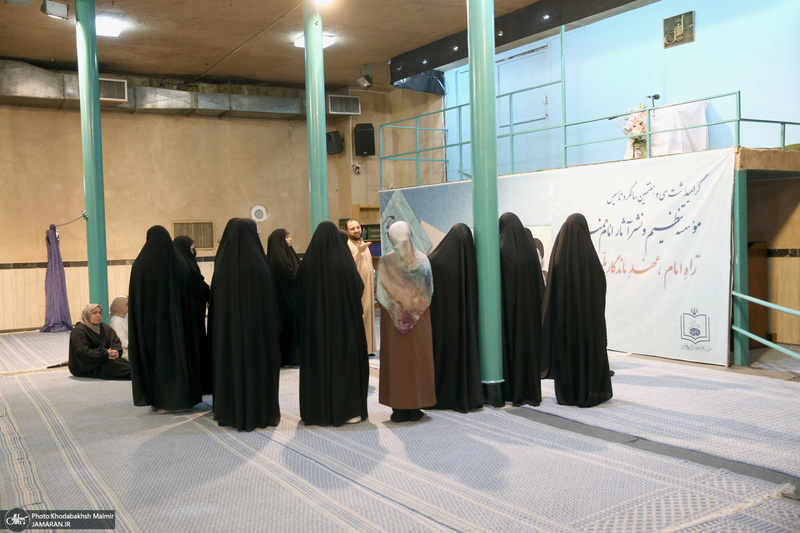 بازدید جمعی از دانشجویان کشور عراق از بیت امام خمینی درجماران