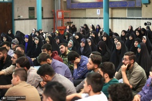 بازدید جمعی از داشجویان دانشگاه‌های آذربایجان شرقی از حسینیه جماران