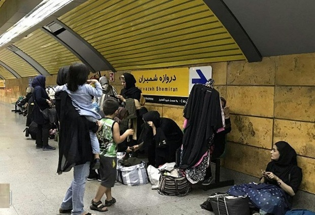 دستفروشان، مترو پایتخت را فتح کردند