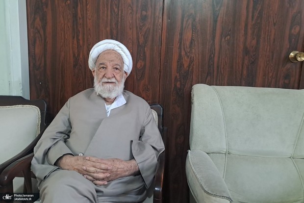 آیت الله مسعودی خمینی: ظریف فردی آگاه و فهیم است و همین مسأله موجب نارضایتی برخی شده است؛ پزشکیان نباید به سخنان مخالفان او توجه کند/ درخواست از مقام معظم رهبری برای رفع حصر