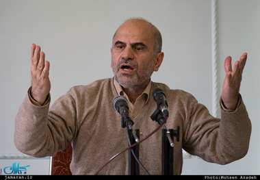فرشاد مومنی: وقتی وزیر شما سنگ واردات را به سینه می‌زند دنبال نفوذ در کجا می‌گردید؟/ می‌خواهند ارز جهانگیری را با 100 پله بی آبرویی بیشتر به عنوان ارز مخبر جا بیندازند