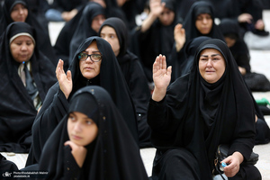 مراسم عزادارای شب عاشورا در حرم مطهر امام خمینی