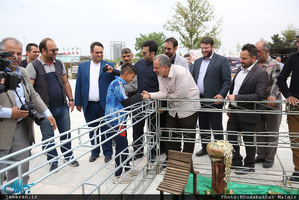 بازدید احمد مسجد جامعی از نمایشگاه «عطر یاس» در حرم مطهر امام خمینی(س)-2