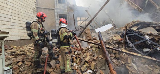 انفجار در تهران ساختمان سه طبقه را منهدم کرد! ۲۱ نفر مصدوم شدند/ جستجوی برای افراد و آواربرداری + عکس و فیلم