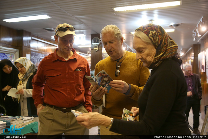 بازدید جمعی از گردشگران آمریکایی از بیت امام خمینی در جماران 