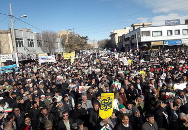 آیین جشن تولد انقلاب در ساوه و زرندیه برگزار شد