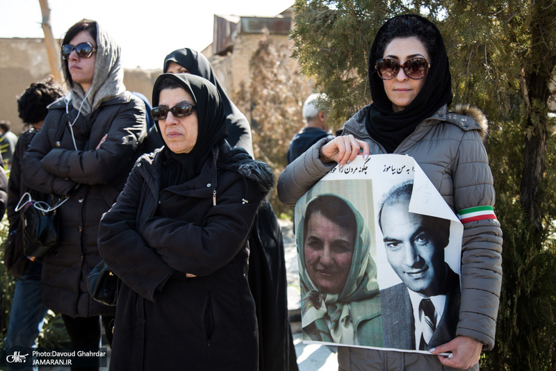 مراسم خاکسپاری پوران شریعت رضوی در امامزاده عبدالله شهرری