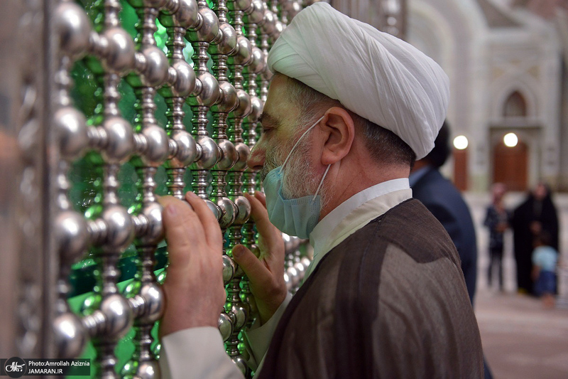 ادای احترام رئیس مجلس اعلای اسلامی عراق به مقام شامخ حضرت امام (س)