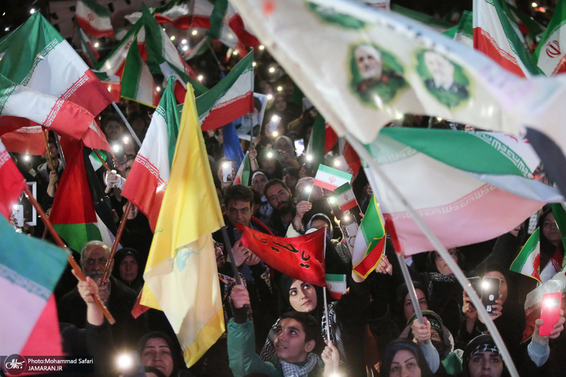 حرکت دسته مردمى پرچمداران ایران به مناسبت روز جمهوری اسلامی ایران-۲
