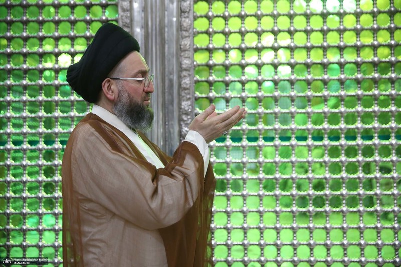 ادای احترام سید عمار حکیم به حضرت امام خمینی (س)