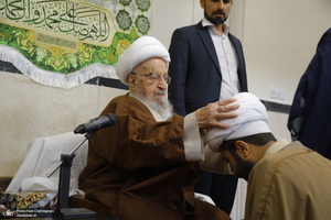 عمامه گذاری طلاب در روز میلاد پیامبر اکرم (ص) و امام صادق (ع) توسط مراجع تقلید