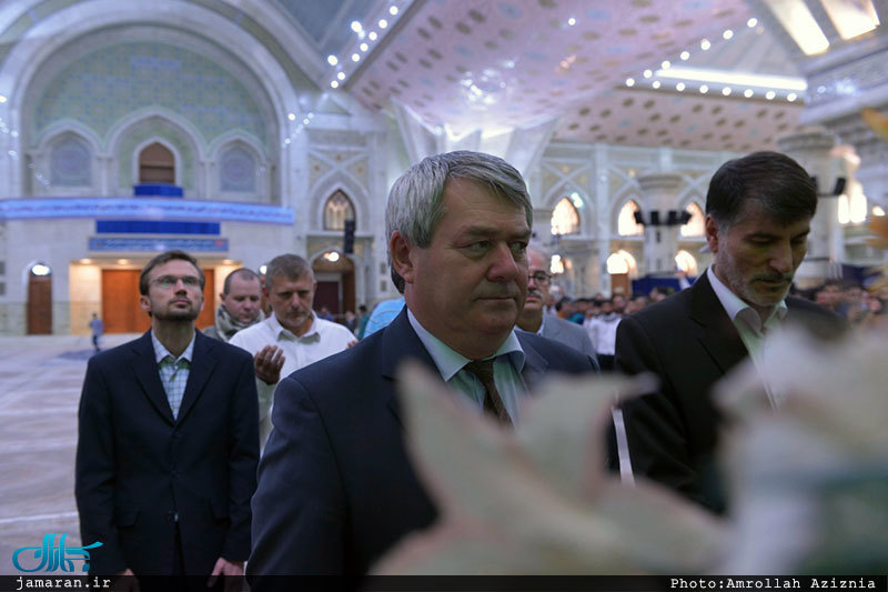 ادای احترام نایب رئیس مجلس جمهوری چک نسبت به مقام شامخ حضرت امام(س) 