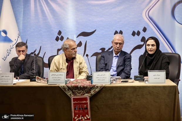 علی ربیعی: در دفاع از تمامیت ذهنی ایرانیان موفق عمل نکرده‌ایم/ شمس‌الواعظین: در جنگ‌های میهنی روزنامه‌نگاران مجاز به استفاده از موضع جانبدارانه هستند/ عبدالله گنجی: نباید در شرایط حساس ملی دچار مواضع لجبازانه شد