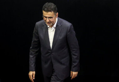 مراسم تودیع ایوبی تحت تاثیر یک خبر / «تمام قد از سینما دفاع کردم»