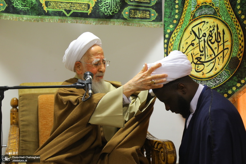 عمامه گذاری طلاب به مناسبت نیمه شعبان