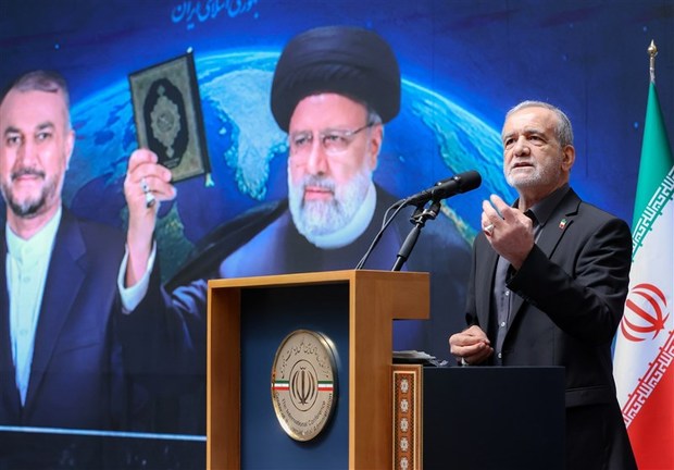 واکنش مخبر به توهین به شهید رئیسی در جلسه‌ای با حضور پزشکیان + عکس