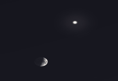 مقارنه ماه و سیاره مشتری در شامگاه امروز