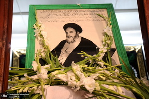 مراسم 12 بهمن و گلباران بیت امام خمینی(س) در قم