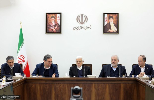 عارف: احیای دریاچه ارومیه یک مسئله فراملی است/ نمی‌توانیم برنامه‌های احیا را با اتکا به منابع غیرمطمئن پیش ببریم/ از منابع نهادهای بین‌المللی استفاده خوبی نمی‌کنیم/ برنامه‌ای با شاخص‌های کمی برای سال ۱۴۰۵ تهیه شود