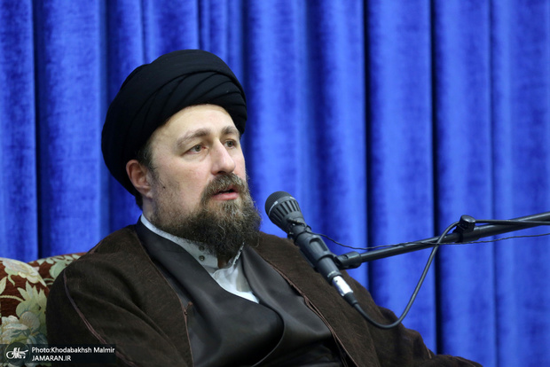 سید حسن خمینی: آنچه که امروز ما را آزار می‌دهد این است که دل‌هایمان چندان به هم گره خورده نیست/ مجموعه‌های خدمت‌رسانی باید درد را با گوشت و پوست‌شان احساس کنند/ اگر ما درد همدیگر را داشته باشیم، همه دشمنان را شکست می‌دهیم