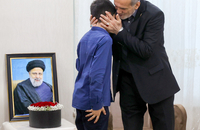 پزشکیان با خانواده شهدای خدمت دیدار کرد (5)