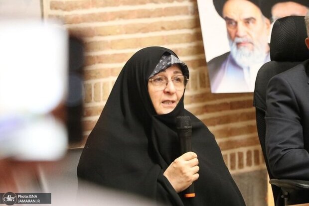 دکتر فاطمه طباطبایی: ارشاد باید از سر دلسوزی و مهرورزی باشد/ کسی که قصد امر به معروف و نهی از منکر را دارد، باید وجودش سرشار از محبت و خیرخواهی باشد/ امام خمینی نکته‌ای بسیار مهم دارند؛ کسی که می‌خواهد دیگران را ارشاد کند، ابتدا باید در اصلاح خویشتن بکوشد