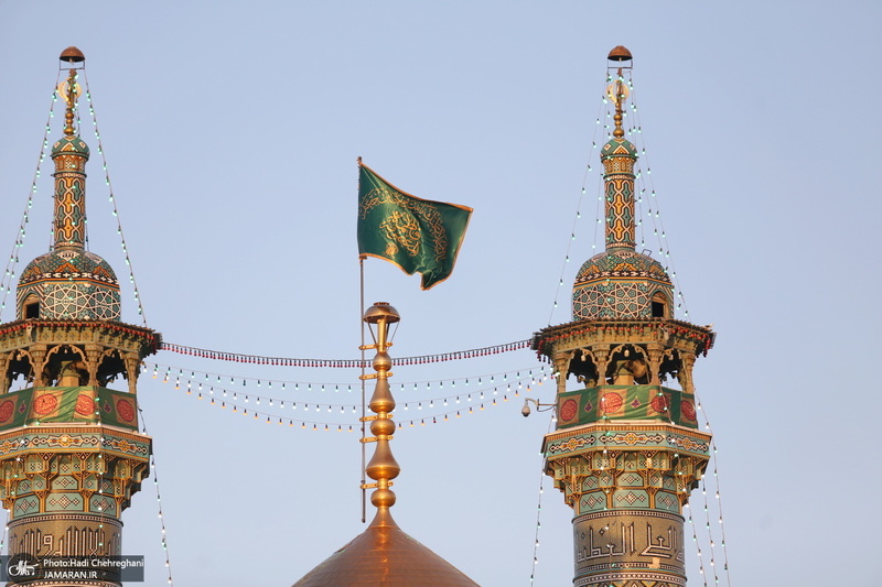 آیین تعویض پرچم گنبد حرم حضرت معصومه(س) و آغاز دهه کرامت
