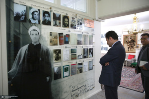 بازدید عبدالکریم حسین‌زاده، معاون امور توسعه روستایی و مناطق محروم کشور  از بیت امام خمینی (س) در جماران