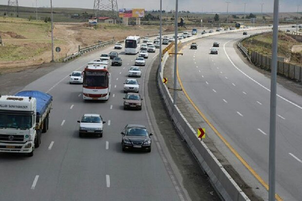 کاهش ۱۴ درصدی تردد وسایل نقلیه در محورهای استان مرکزی