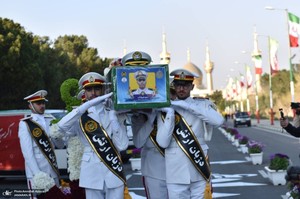 مراسم وداع با پیکر مطهر شهدای ناوشکن دنا درحرم امام خمینی