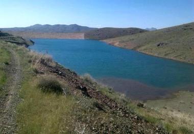 دریچه های خروج آب اضطراری 2 سد خاکی بویین میاندشت باز شد