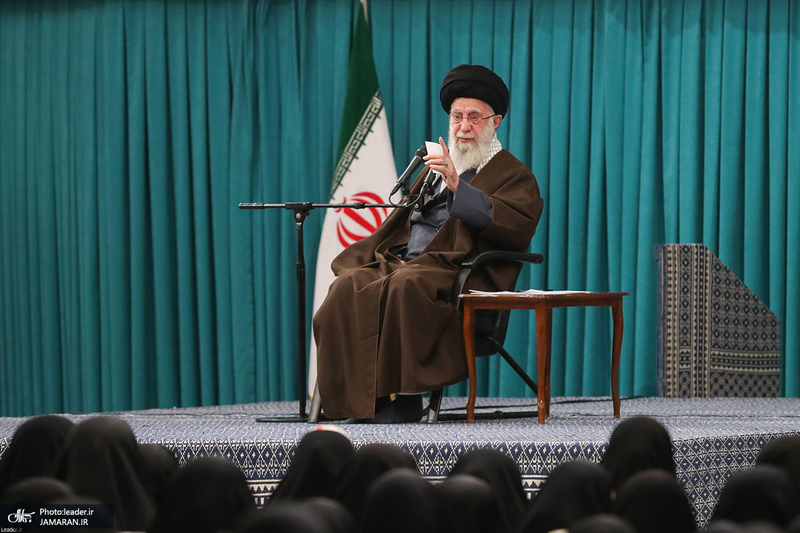 دیدار جمعی از رأی اولی‌ها و خانواده‌های شهدا با رهبر معظم انقلاب
