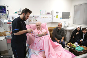 عیادت اقای خاتمی 1