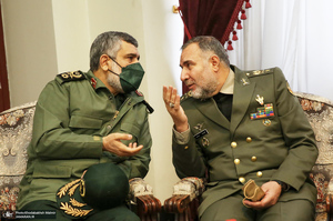 حاشیه های تجدید بیعت فرماندهان ارشد نیروهای مسلح با آرمان های امام خمینی (س)