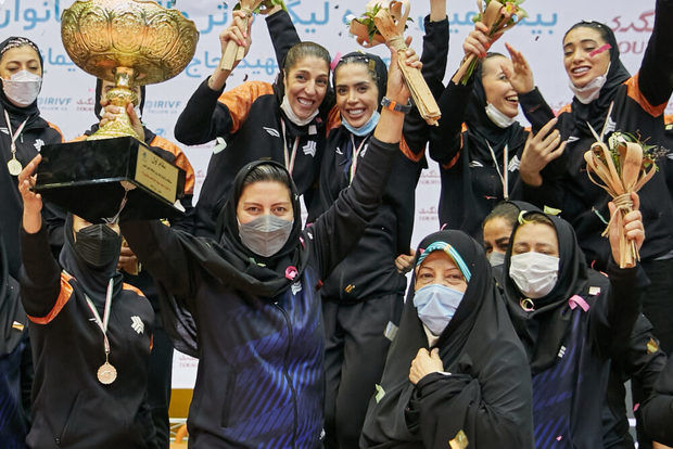 سرمربی تیم والیبال سایپا: پخش رقابت های زنان از صداوسیما به ما کمک می کند/ برنامه دقیق باعث رشد بانوان می کند