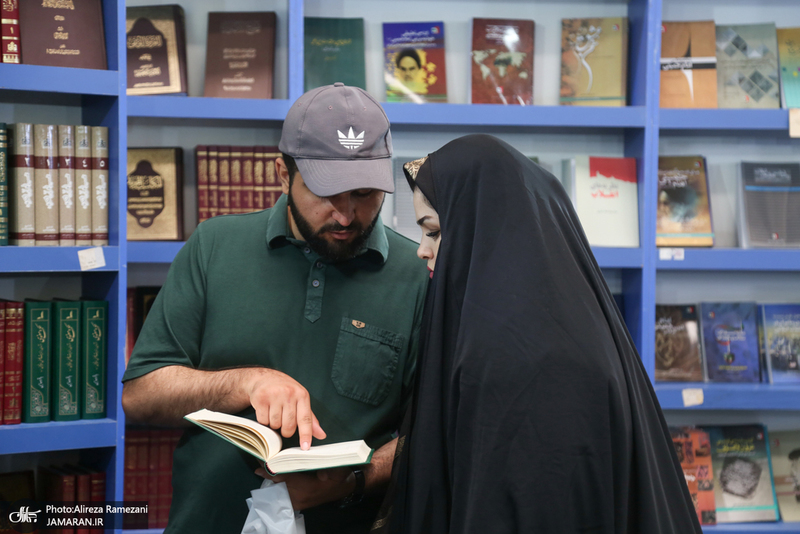 غرفه موسسه تنظیم و نشر آثار امام خمینی (ره) در سی و ششمین نمایشگاه کتاب تهران-6