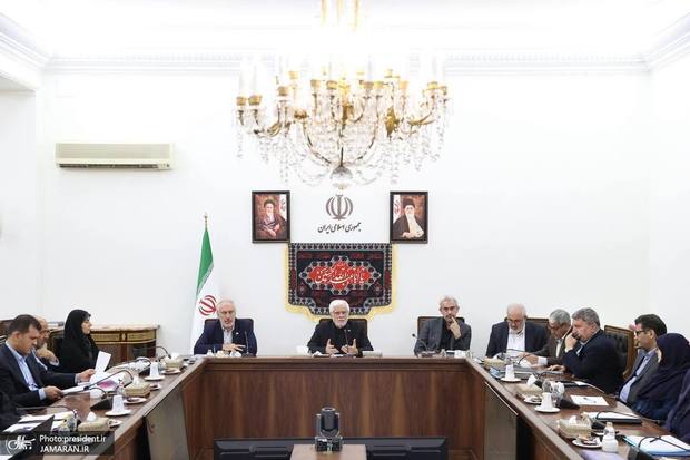 عارف: با کسی به دنبال جنگ نیستیم و با گفت‌وگو مشکلات قابل حل است/ باید شرایط گفت‌وگو فراهم باشد/ باید در راستای مطالبات و نظرات مردم حرکت کنیم/ نباید منویات خود را دیکته کنیم/ از صورتجلسات بخش‌های اقتصادی در روزهای اول جنگ احساس غرور می‌کردیم