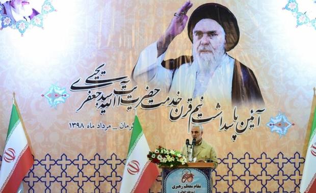 الامام الخامنئی عبر بالبلاد بعد الامام الراحل (رض) من العواصف العاتیة