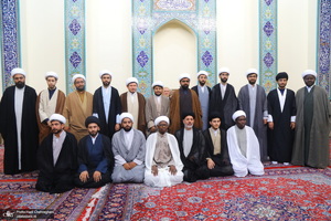 مراسم عمامه گذاری طلاب روز ولادت پیامبر اکرم (ص) و امام جعفر صادق (ع) در بیوت مراجع