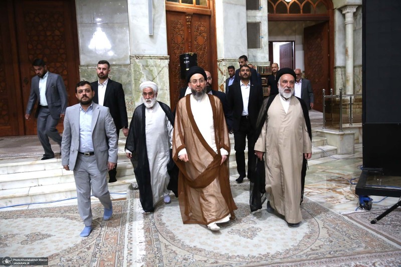 ادای احترام سید عمار حکیم به حضرت امام خمینی (س)