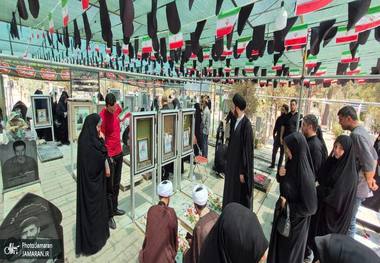 حضور سید علی خمینی بر مزار شهدای اقتدار