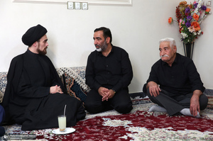 حضور سید احمد خمینی در منزل شهید مصطفی عزیزی در شهر بروجرد
