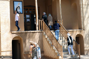 بازدید گردشگران نوروزی از بیت تاریخی حضرت امام در خمین