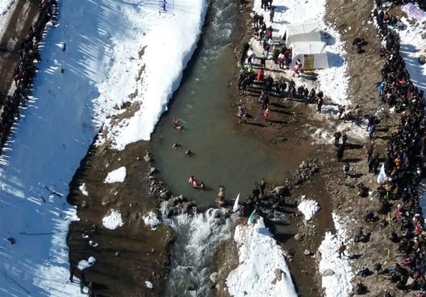 مسابقات مردان یخی ایران در پل معلق مشگین شهر برگزار شد