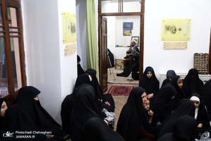 محفل انس با قرآن ویژه بانوان در بیت قدیمی امام در قم